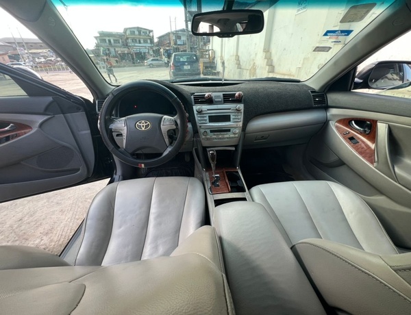 Reg Toyota Camry Model 2009 XLE for Sale In Lagos