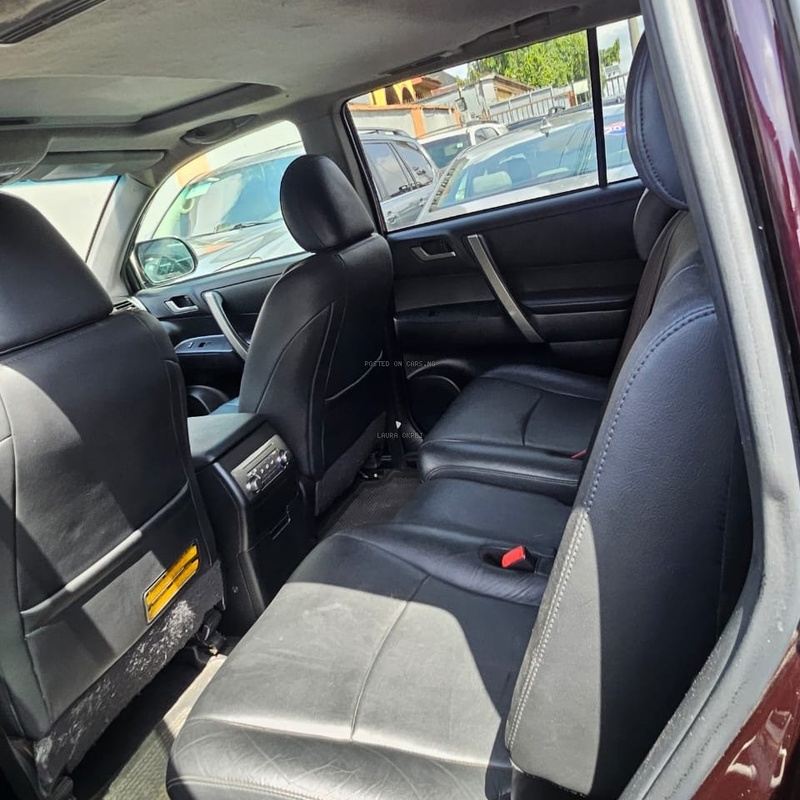 Neat Cheap Foreign Used Toyota Highlander 2012 for Sale In Lagos image