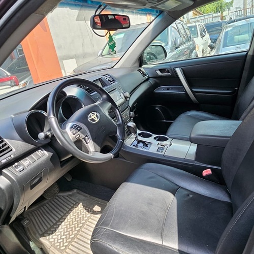 Neat Cheap Foreign Used Toyota Highlander 2012 for Sale In Lagos