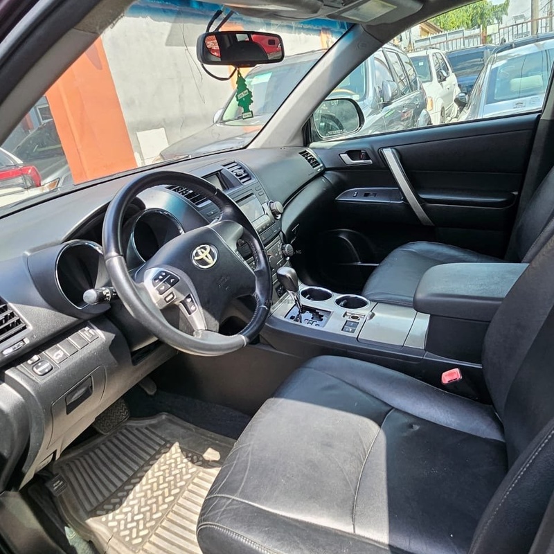 Neat Cheap Foreign Used Toyota Highlander 2012 for Sale In Lagos image