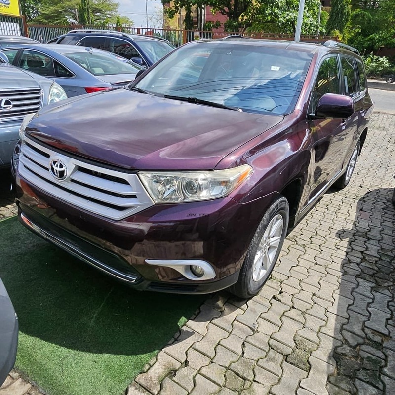 Neat Cheap Foreign Used Toyota Highlander 2012 for Sale In Lagos image
