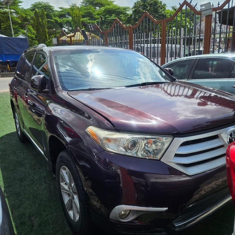 Neat Cheap Foreign Used Toyota Highlander 2012 for Sale In Lagos image