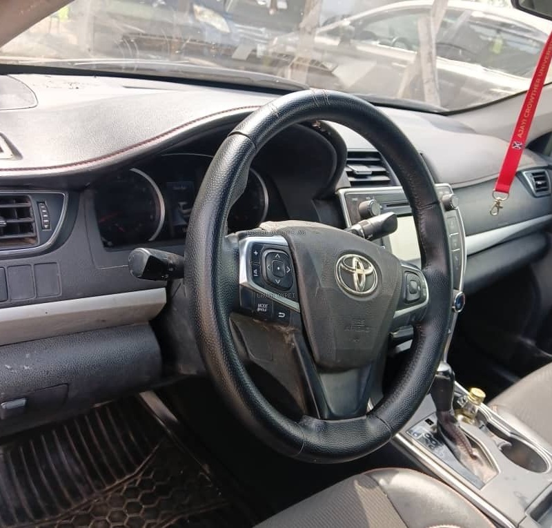 Neat Cheap Registered Toyota Camry 2016 for Sale In Lagos image
