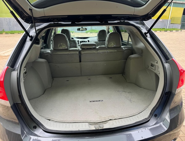 Foreign Used Toyota Venza 2012 fullest option, Accident Free