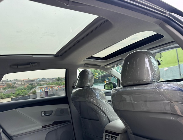 Foreign Used Toyota Venza 2012 fullest option, Accident Free