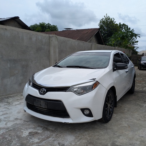 Nigerian Used Toyota Corolla 2014 for Sale in Lagos