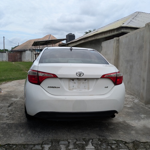 Nigerian Used Toyota Corolla 2014 for Sale in Lagos