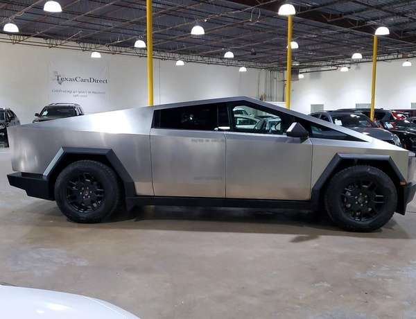 2024 Cyber Truck with mobile charger and home charger