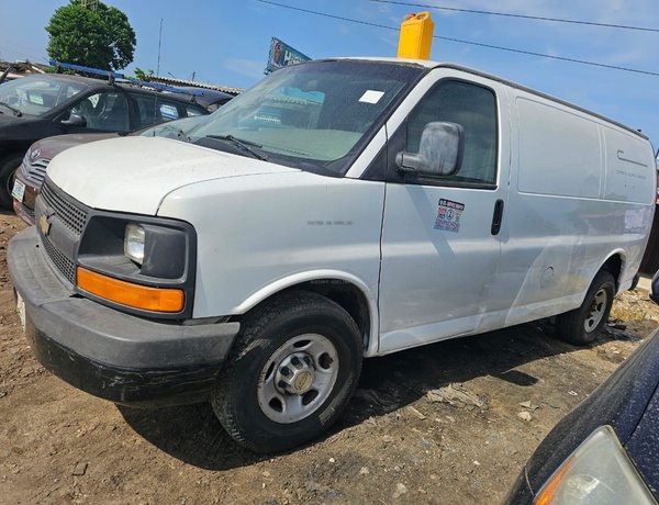 Super Clean 2010 Chevrolet Express Van – Work & Travel!