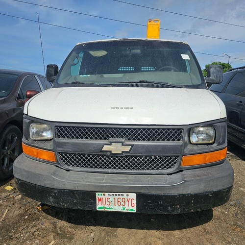 Super Clean 2010 Chevrolet Express Van – Work & Travel!