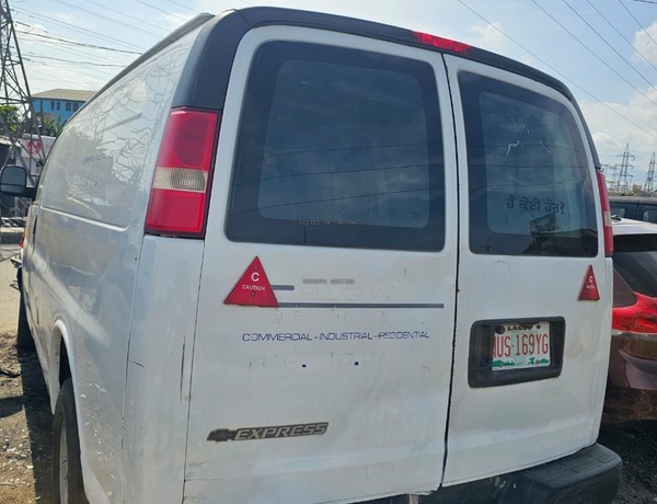 Super Clean 2010 Chevrolet Express Van – Work & Travel!