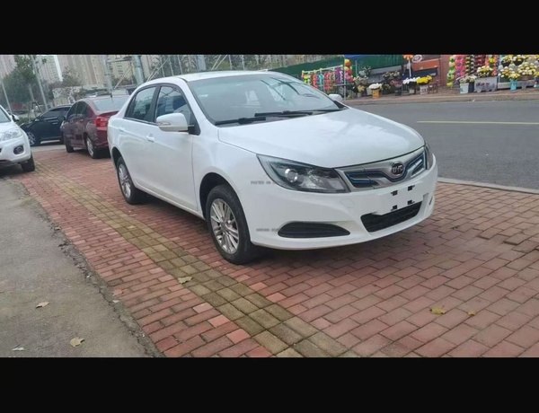 BYD E5 (White) 2019 for Sale In Lagos