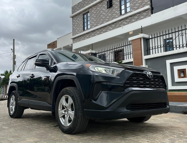 TOYOTA RAV 4 2020 WITH ALL ROUND FACTORY TINTED WINDOWS
