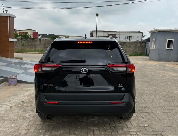 TOYOTA RAV 4 2020 WITH ALL ROUND FACTORY TINTED WINDOWS