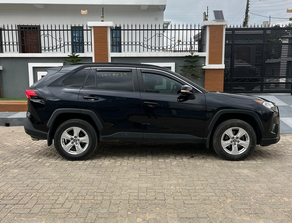 TOYOTA RAV 4 2020 WITH ALL ROUND FACTORY TINTED WINDOWS