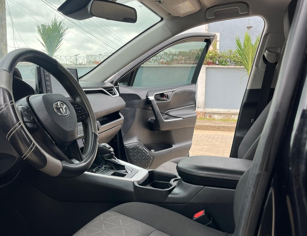 TOYOTA RAV 4 2020 WITH ALL ROUND FACTORY TINTED WINDOWS