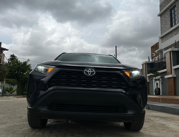 TOYOTA RAV 4 2020 WITH ALL ROUND FACTORY TINTED WINDOWS