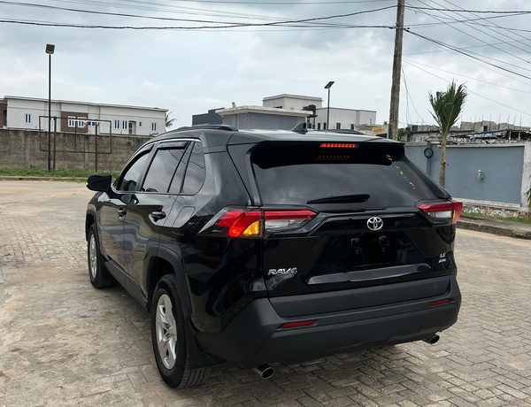 TOYOTA RAV 4 2020 WITH ALL ROUND FACTORY TINTED WINDOWS