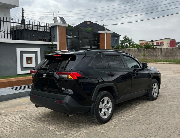 TOYOTA RAV 4 2020 WITH ALL ROUND FACTORY TINTED WINDOWS