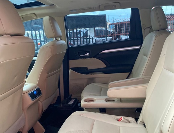 Foreign Used Toyota Highlander XLE 2018 In Lekki Lagos
