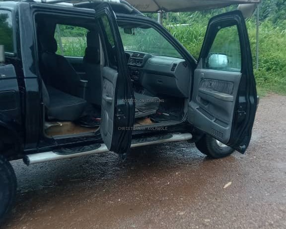 Clean Nissan Frontier 2004 for Sale In Ogun