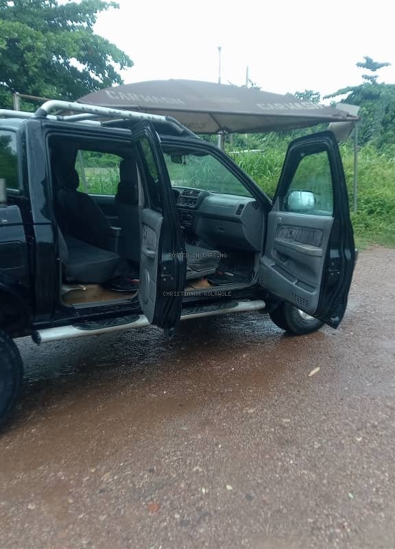Clean Nissan Frontier 2004 for Sale In Ogun image