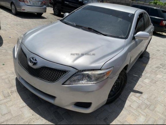 Foreign Used Toyota Camry 2011 LE for Sale In Lagos image