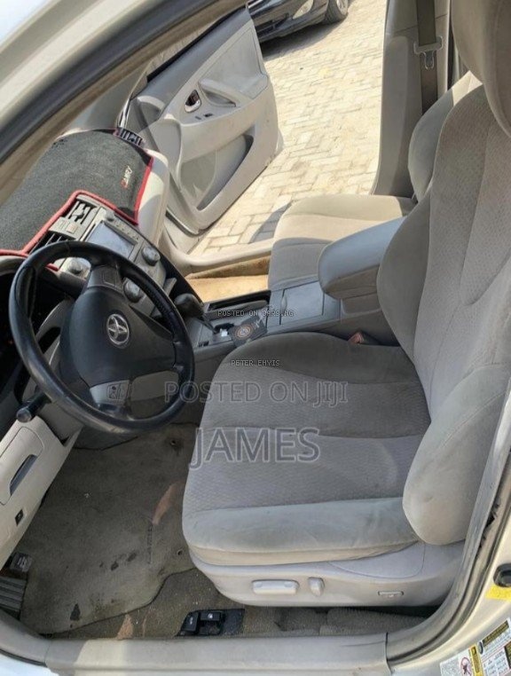 Foreign Used Toyota Camry 2011 LE for Sale In Lagos image