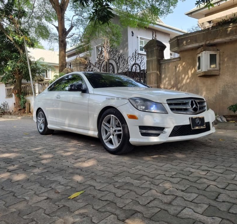 Foreign Used Mercedes Benz C350 2012 for Sale In Lagos image