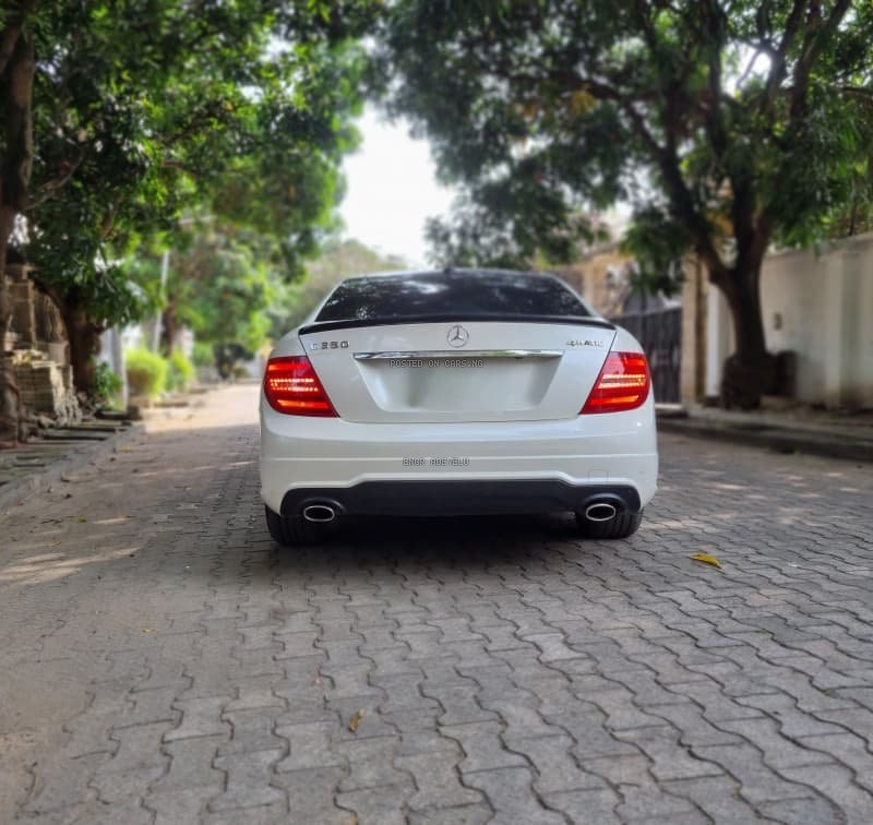Foreign Used Mercedes Benz C350 2012 for Sale In Lagos image