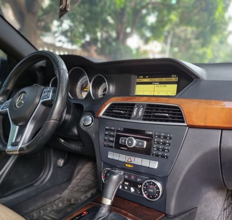 Foreign Used Mercedes Benz C350 2012 for Sale In Lagos image