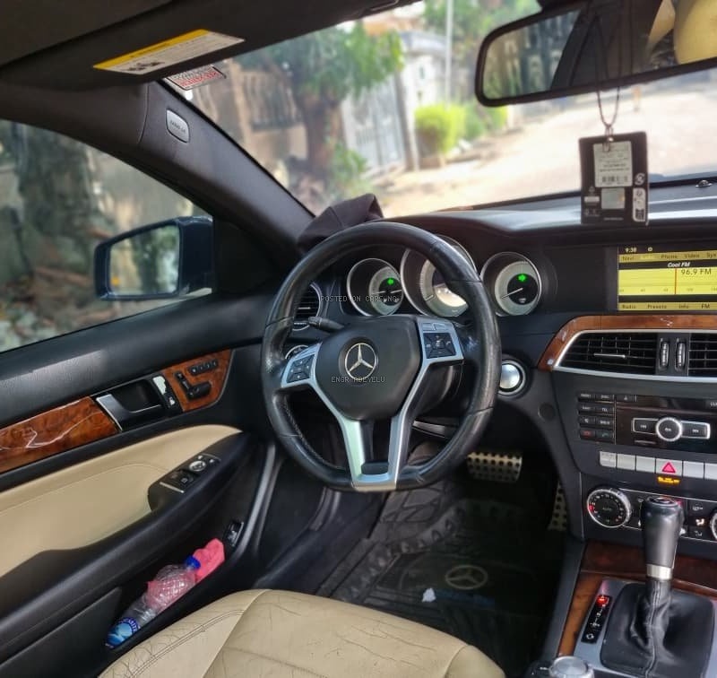 Foreign Used Mercedes Benz C350 2012 for Sale In Lagos image
