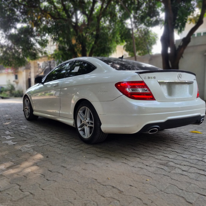 Foreign Used Mercedes Benz C350 2012 for Sale In Lagos image
