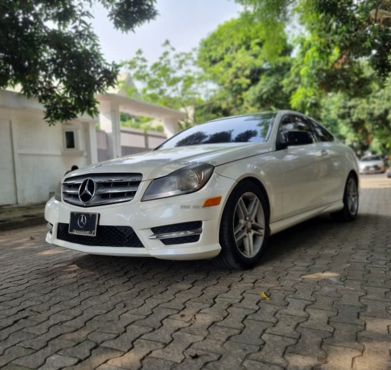 Foreign Used Mercedes Benz C350 2012 for Sale In Lagos image