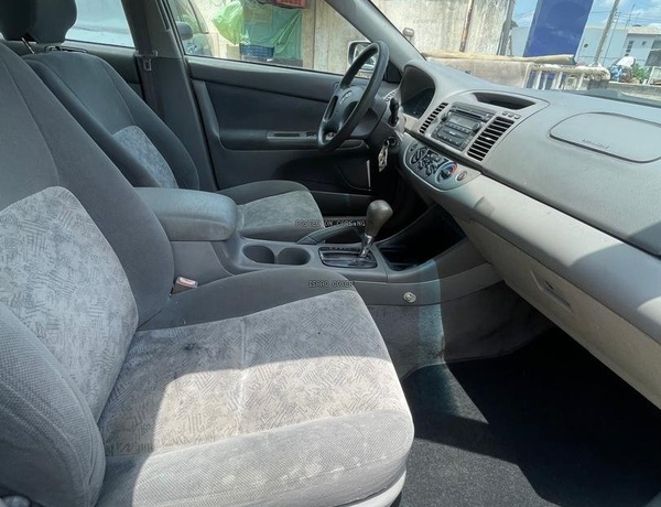 Foreign Used 2004 Toyota Camry Le