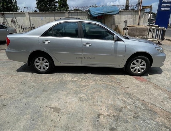 Foreign Used 2004 Toyota Camry Le