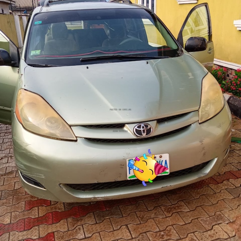 2007 Clean Toyota Sienna  for Sale In Edo image