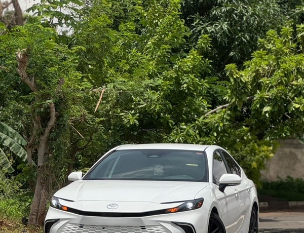 BRAND NEW 2025 TOYOTA CAMRY SE HEV (hybrid) IN ABUJA
