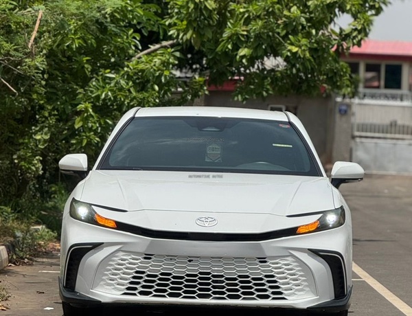 BRAND NEW 2025 TOYOTA CAMRY SE HEV (hybrid) IN ABUJA
