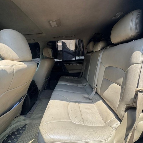 DISTRESS SALE CLEAN USED TOYOTA LANDCRUISER V8 2010 IN ABUJA