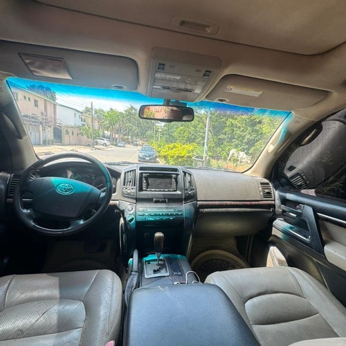 DISTRESS SALE CLEAN USED TOYOTA LANDCRUISER V8 2010 IN ABUJA