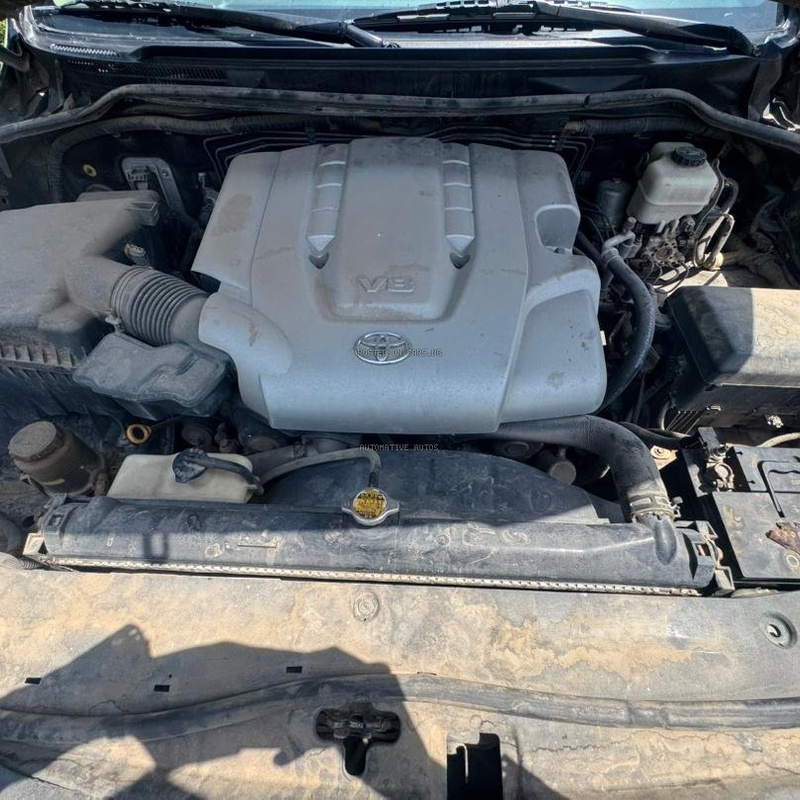 DISTRESS SALE CLEAN USED TOYOTA LANDCRUISER V8 2010 IN ABUJA image