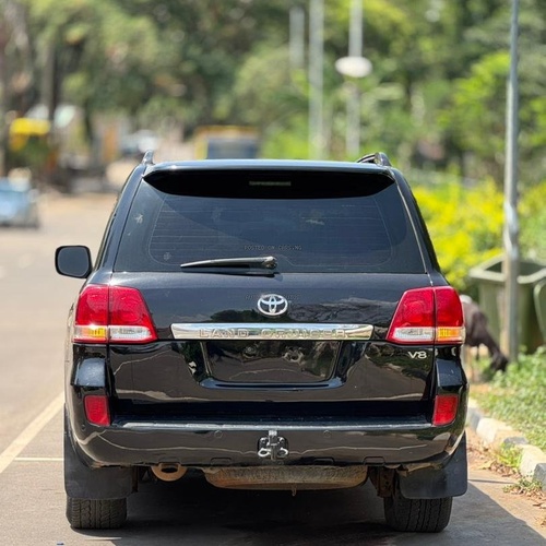 DISTRESS SALE CLEAN USED TOYOTA LANDCRUISER V8 2010 IN ABUJA