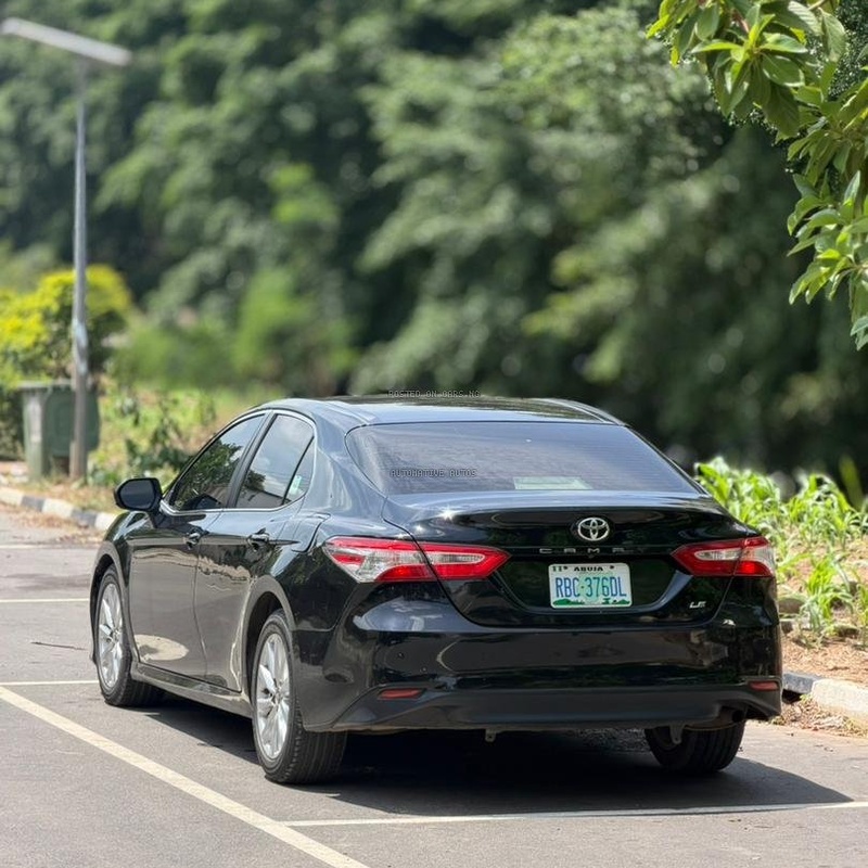EXTREMELY CLEAN 2018 TOYOTA CAMRY WITH DUTY image