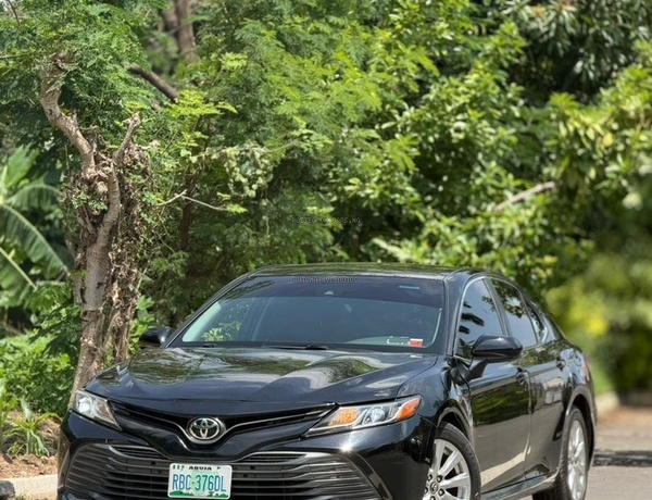 EXTREMELY CLEAN 2018 TOYOTA CAMRY WITH DUTY