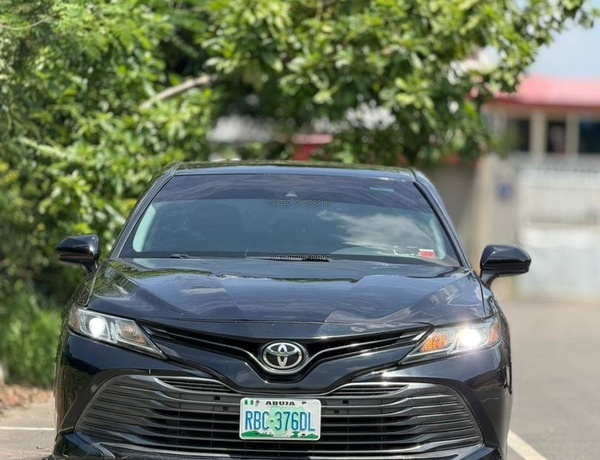 EXTREMELY CLEAN 2018 TOYOTA CAMRY WITH DUTY