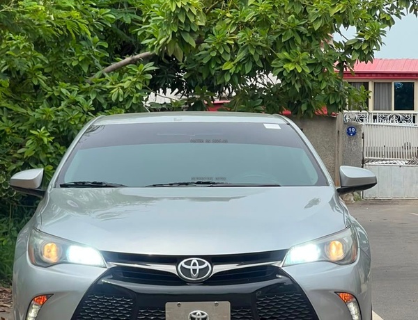 EXTREMELY CLEAN REGISTERED 2016 TOYOTA CAMRY XSE WITH ORIGINAL DUTY