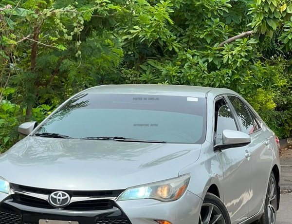 EXTREMELY CLEAN REGISTERED 2016 TOYOTA CAMRY XSE WITH ORIGINAL DUTY