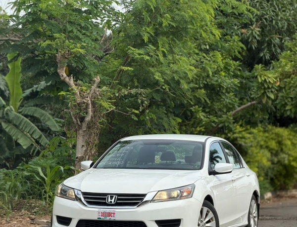FOREIGN USED 2015 HONDA ACCORD V4 IN ABUJA