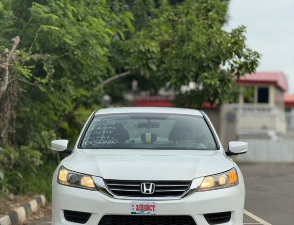FOREIGN USED 2015 HONDA ACCORD V4 IN ABUJA